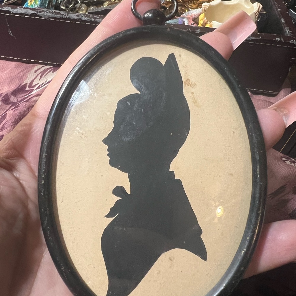Vintage Silhouette Portrait in Oval Frame